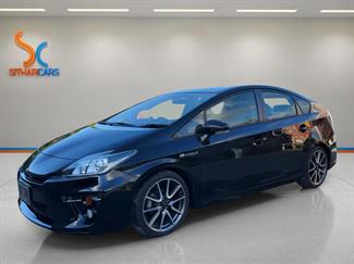 2015 Toyota Prius - Thumbnail