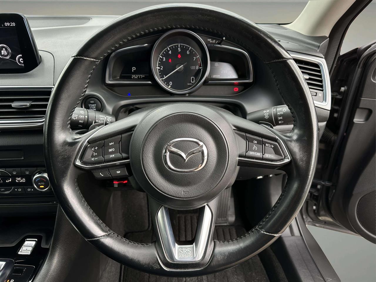 2018 Mazda Axela