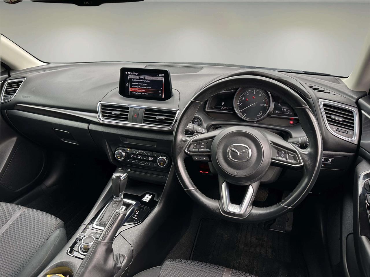 2018 Mazda Axela