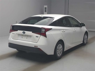 2021 Toyota Prius - Thumbnail