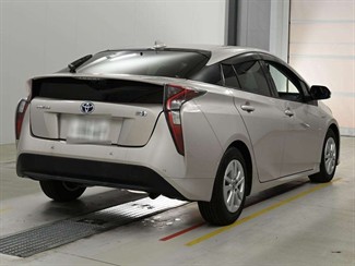 2017 Toyota Prius - Thumbnail