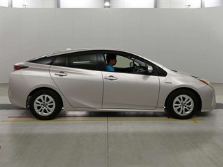 2017 Toyota Prius - Thumbnail