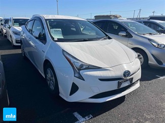 2018 Toyota Prius - Thumbnail