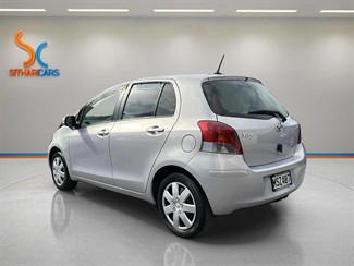 2010 Toyota Vitz - Thumbnail