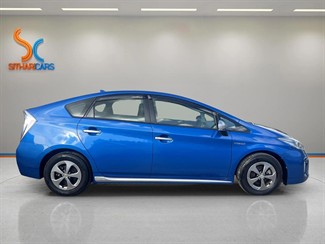2014 Toyota Prius - Thumbnail