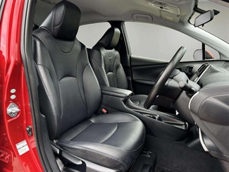 2016 Toyota Prius - Thumbnail