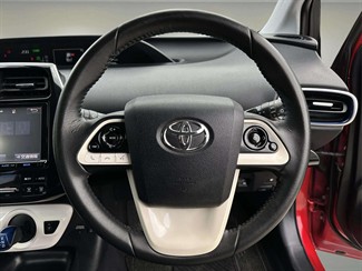 2016 Toyota Prius - Thumbnail