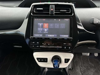 2016 Toyota Prius - Thumbnail