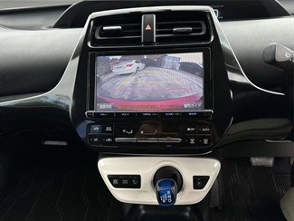 2016 Toyota Prius - Thumbnail