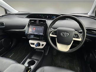2016 Toyota Prius - Thumbnail