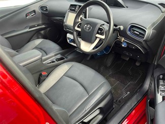 2016 Toyota Prius - Thumbnail