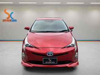 2016 Toyota Prius - Thumbnail
