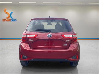 2017 Toyota Vitz - Thumbnail