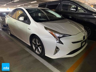 2016 Toyota Prius - Thumbnail