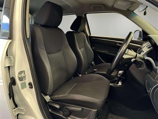 2015 Suzuki SWIFT - Thumbnail