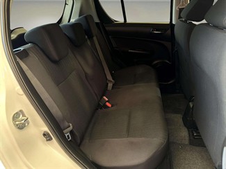 2015 Suzuki SWIFT - Thumbnail