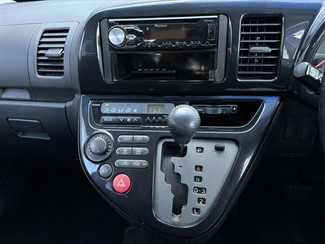 2004 Toyota WISH - Thumbnail