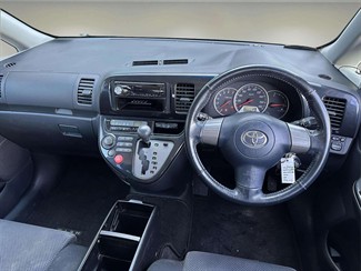 2004 Toyota WISH - Thumbnail