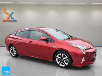 2017 Toyota Prius - Thumbnail
