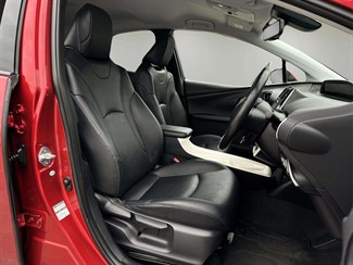 2017 Toyota Prius - Thumbnail