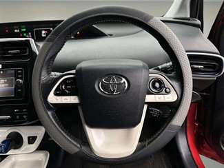 2017 Toyota Prius - Thumbnail