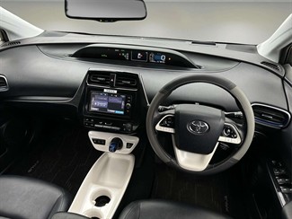 2017 Toyota Prius - Thumbnail
