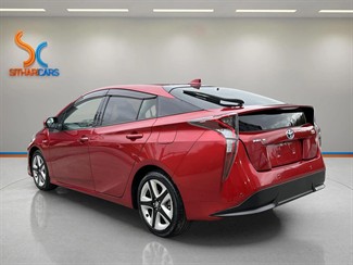2017 Toyota Prius - Thumbnail