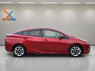 2017 Toyota Prius - Thumbnail
