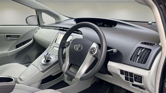 2014 Toyota Prius - Thumbnail