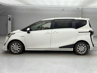 2016 Toyota Sienta - Thumbnail