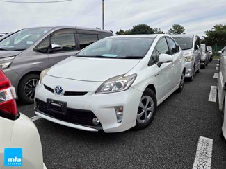 2013 Toyota Prius - Thumbnail