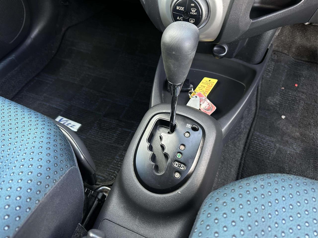 2006 Toyota Vitz
