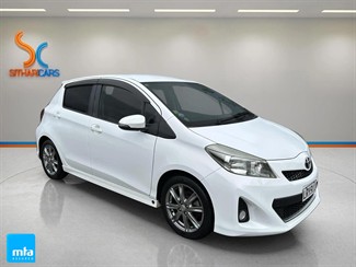 2011 Toyota Vitz - Thumbnail