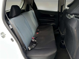 2011 Toyota Vitz - Thumbnail