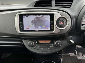 2011 Toyota Vitz - Thumbnail