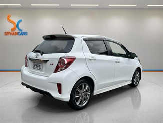 2011 Toyota Vitz - Thumbnail