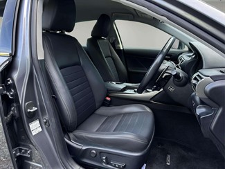 2014 Lexus IS 300h - Thumbnail