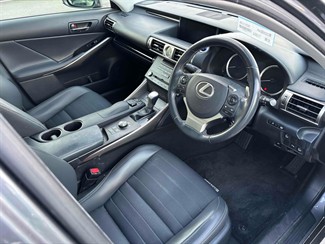 2014 Lexus IS 300h - Thumbnail