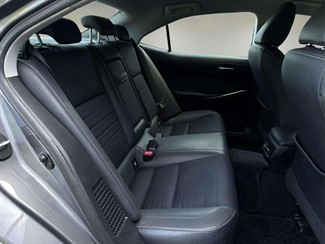 2014 Lexus IS 300h - Thumbnail