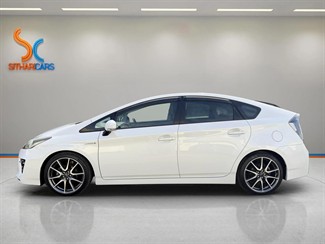 2013 Toyota Prius - Thumbnail