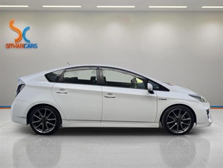 2013 Toyota Prius - Thumbnail