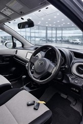 2012 Toyota Vitz - Thumbnail