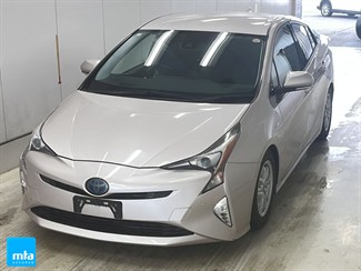 2016 Toyota Prius - Thumbnail