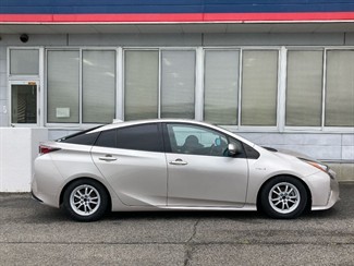 2016 Toyota Prius - Thumbnail
