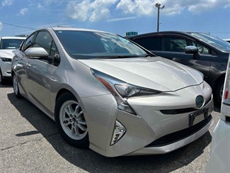2016 Toyota Prius - Thumbnail