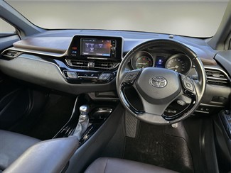 2017 Toyota C-HR - Thumbnail