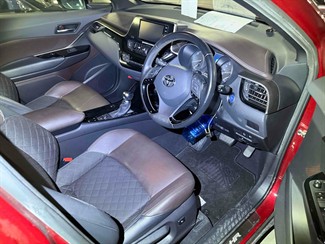 2017 Toyota C-HR - Thumbnail