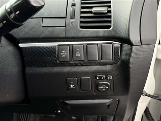 2012 Toyota Estima - Thumbnail